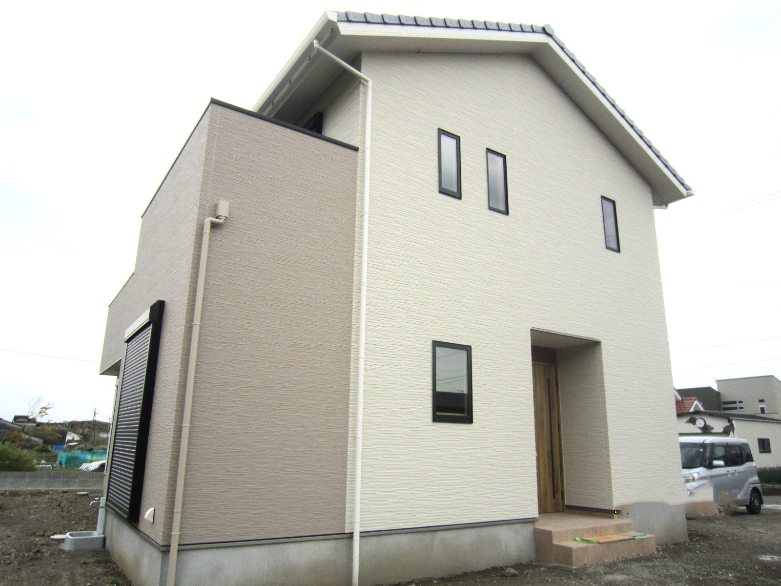 白く美しい外観です！